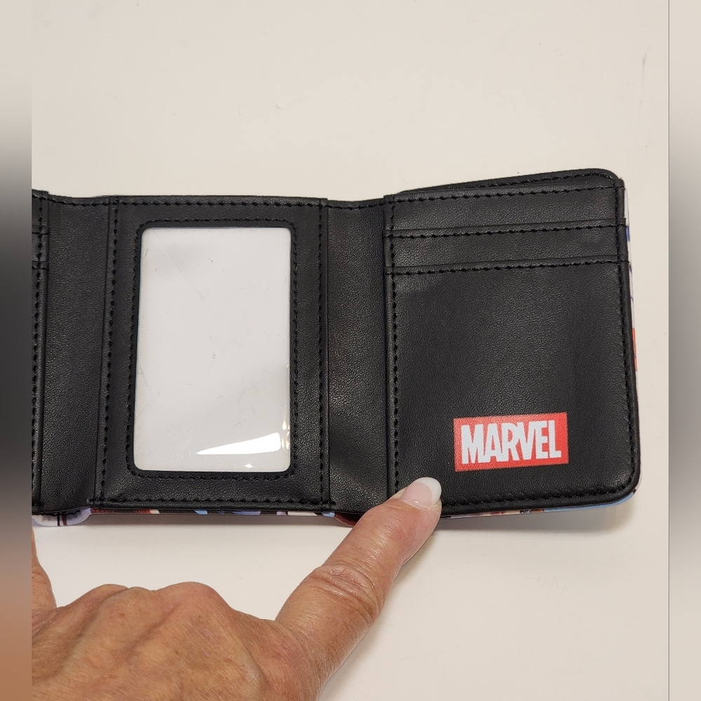 Marvel CAPTAIN AMERICA Trifold Wallet - NWT - Picture 8 of 9